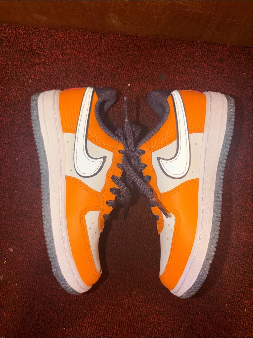 Nike Kids Orange and Gray Low-Top Sneakers with Smiley Heel